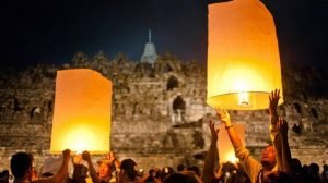 Pelepasan Lampion Waisak di Candi Borobodur